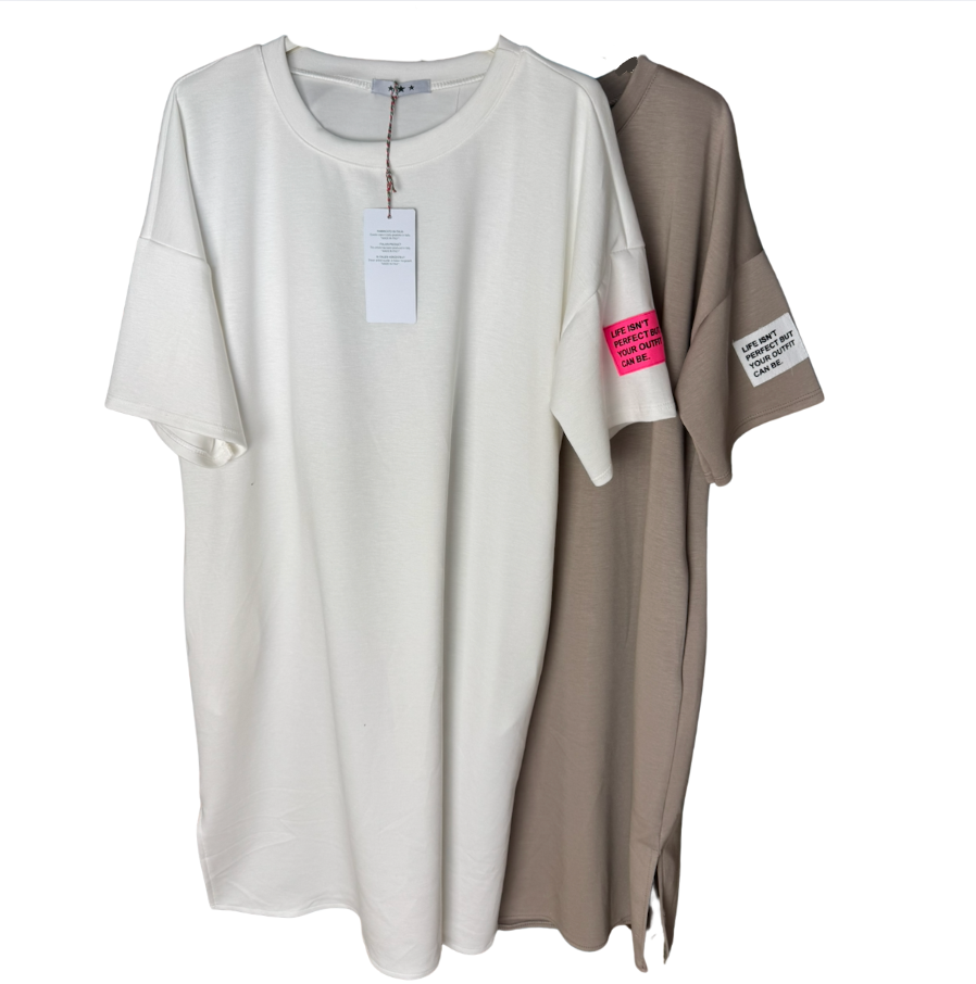 Shirt dress met applicatie Roomwit. " Life isn't perfect"